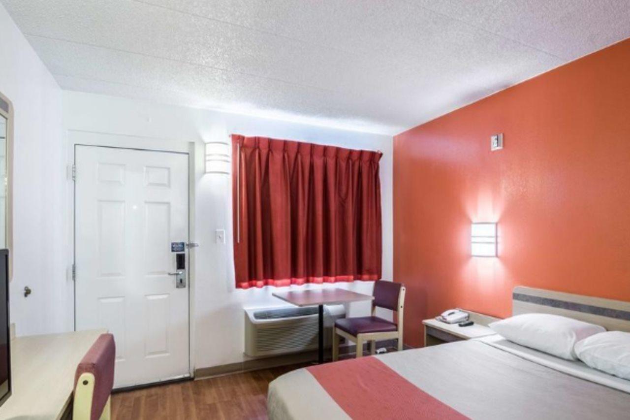 Motel 6 Chicago Southwest - Aurora Eksteriør bilde