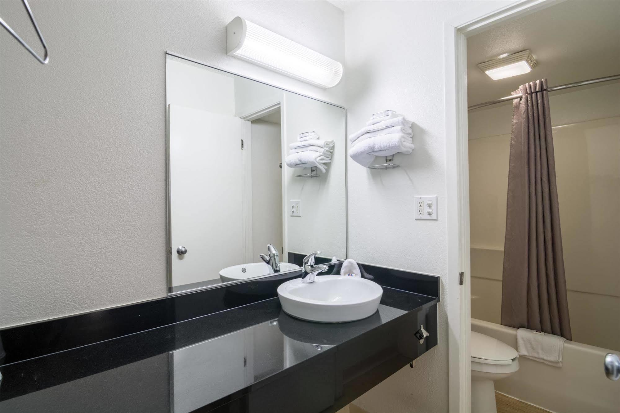 Motel 6 Chicago Southwest - Aurora Eksteriør bilde
