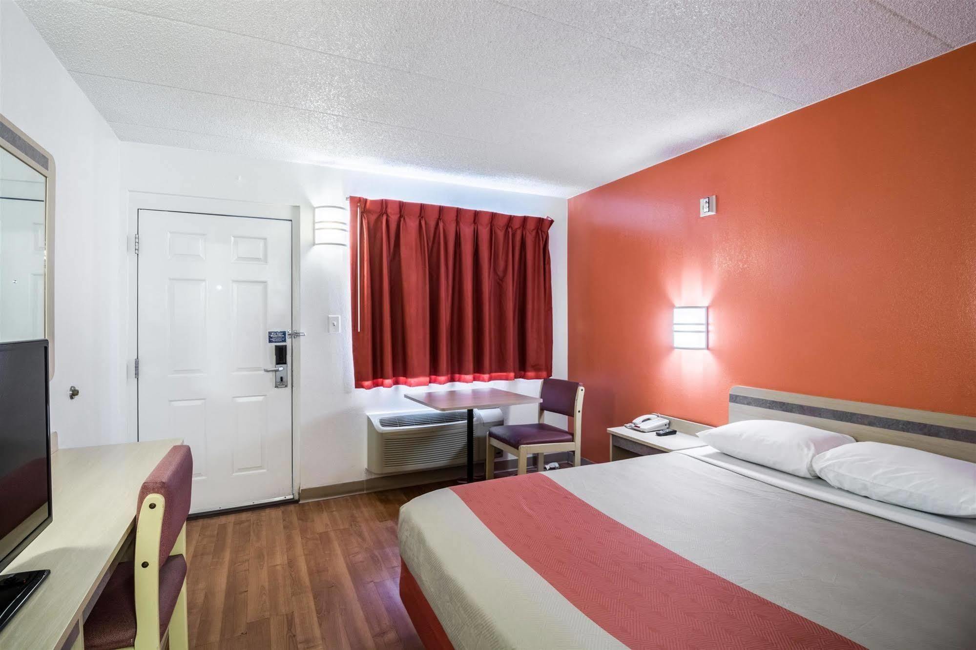 Motel 6 Chicago Southwest - Aurora Eksteriør bilde