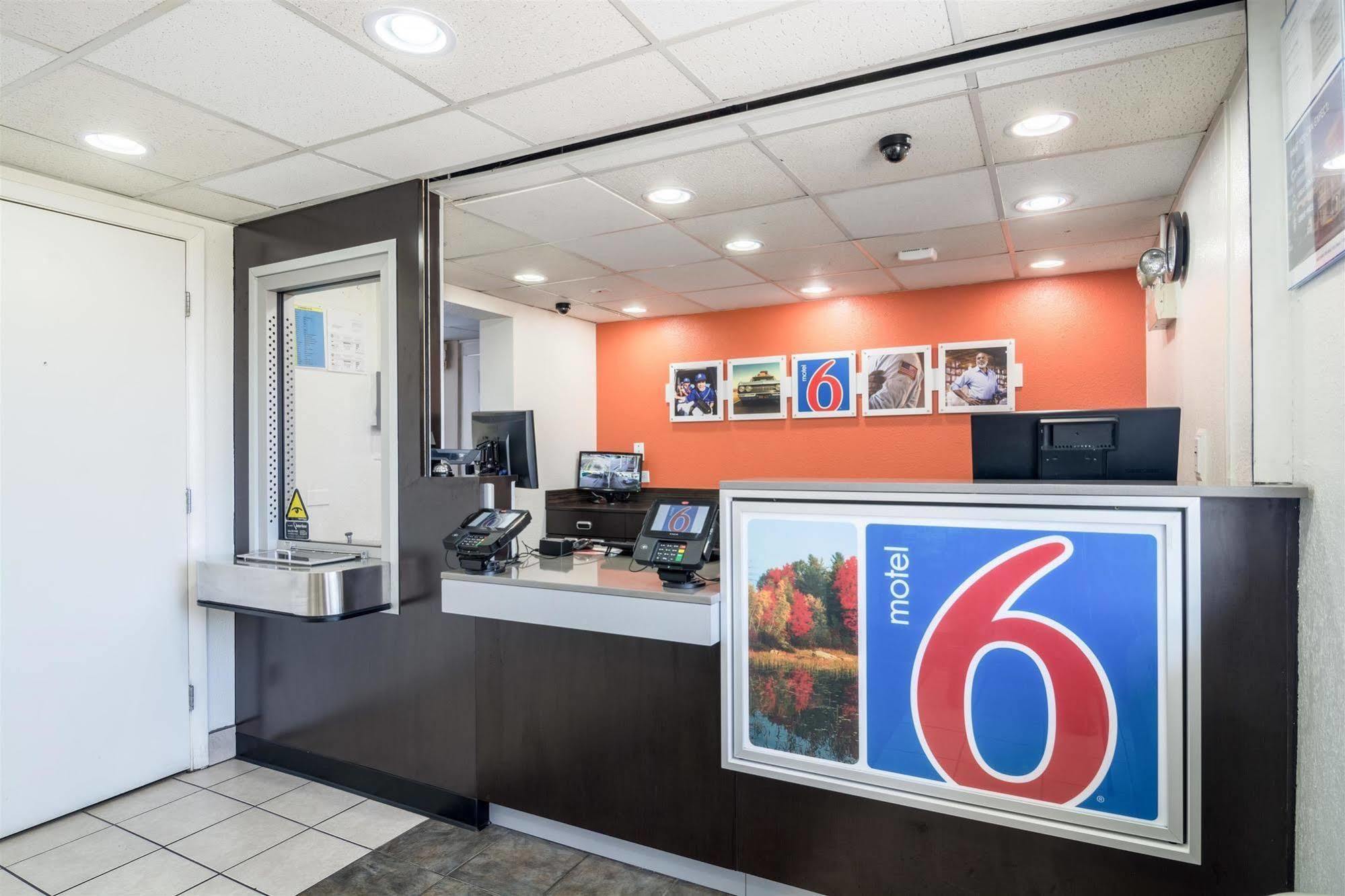 Motel 6 Chicago Southwest - Aurora Eksteriør bilde