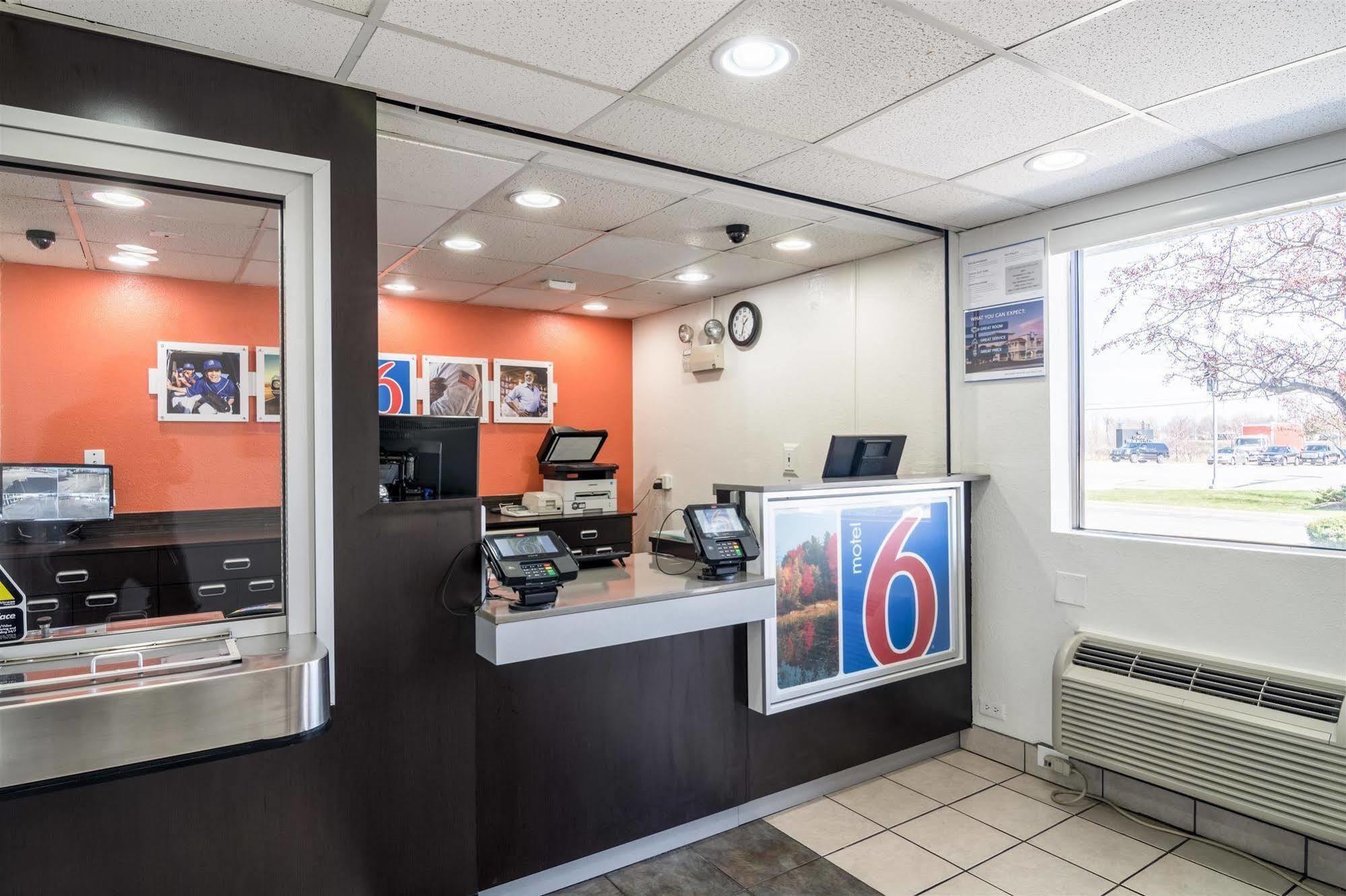 Motel 6 Chicago Southwest - Aurora Eksteriør bilde