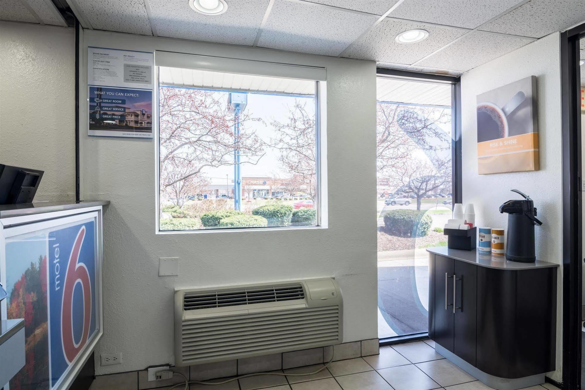 Motel 6 Chicago Southwest - Aurora Eksteriør bilde