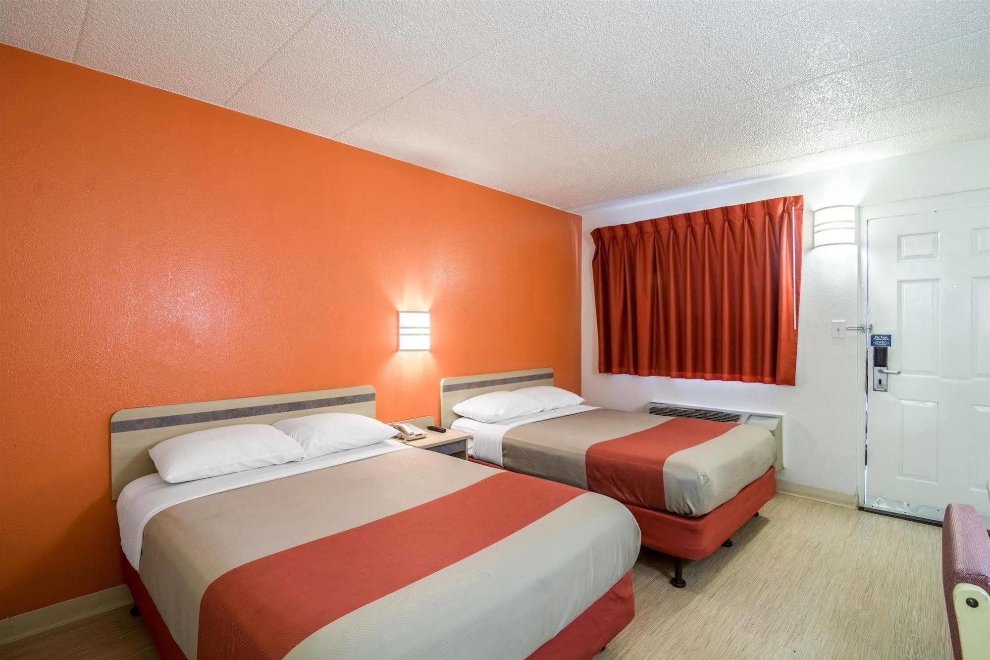 Motel 6 Chicago Southwest - Aurora Eksteriør bilde