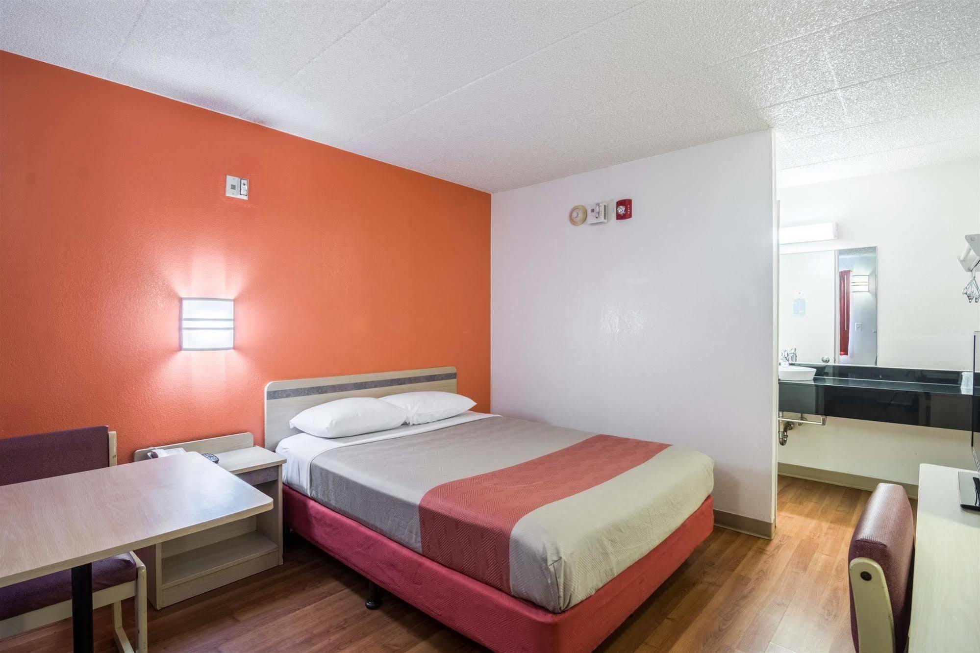 Motel 6 Chicago Southwest - Aurora Eksteriør bilde
