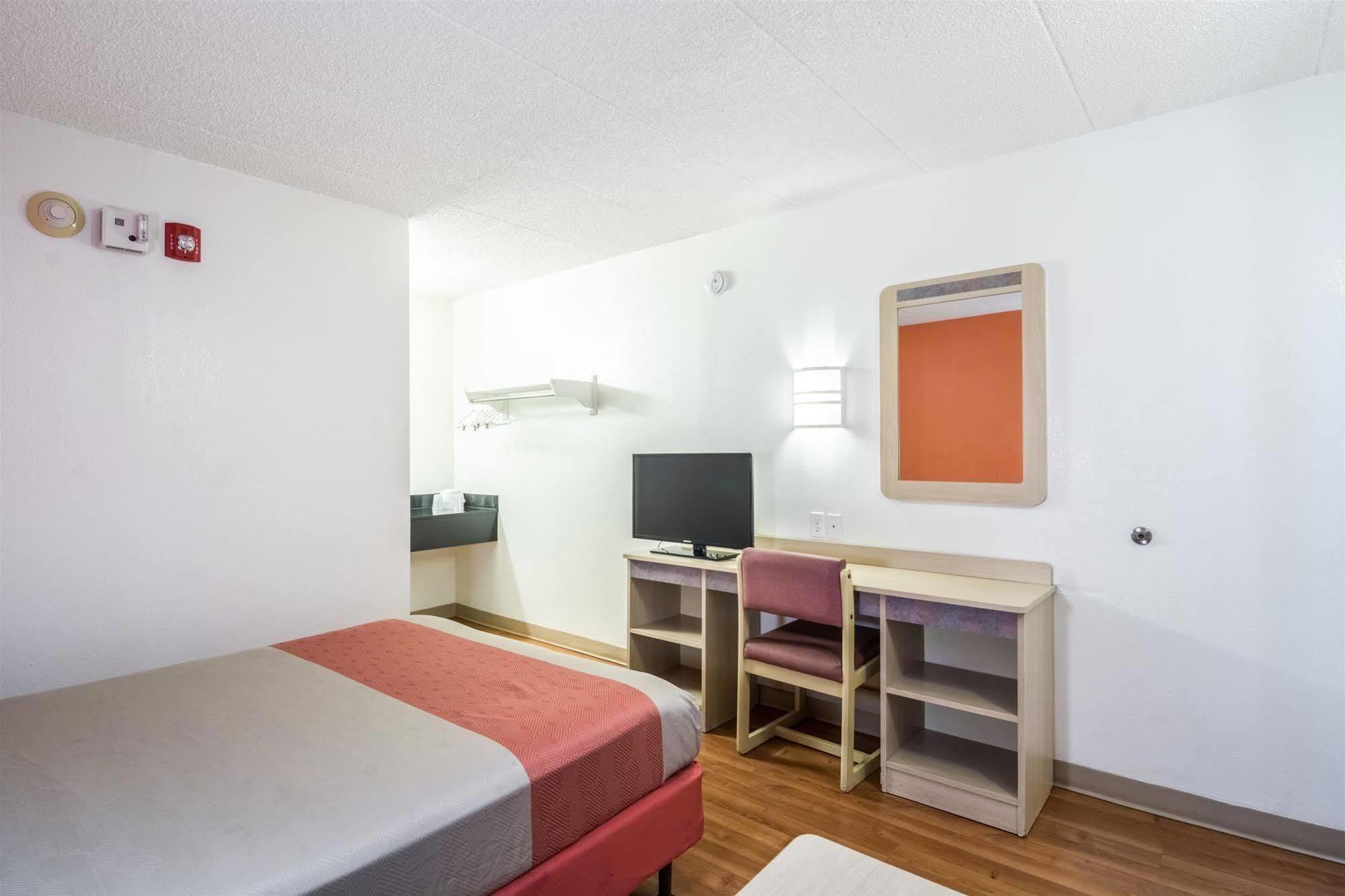 Motel 6 Chicago Southwest - Aurora Eksteriør bilde