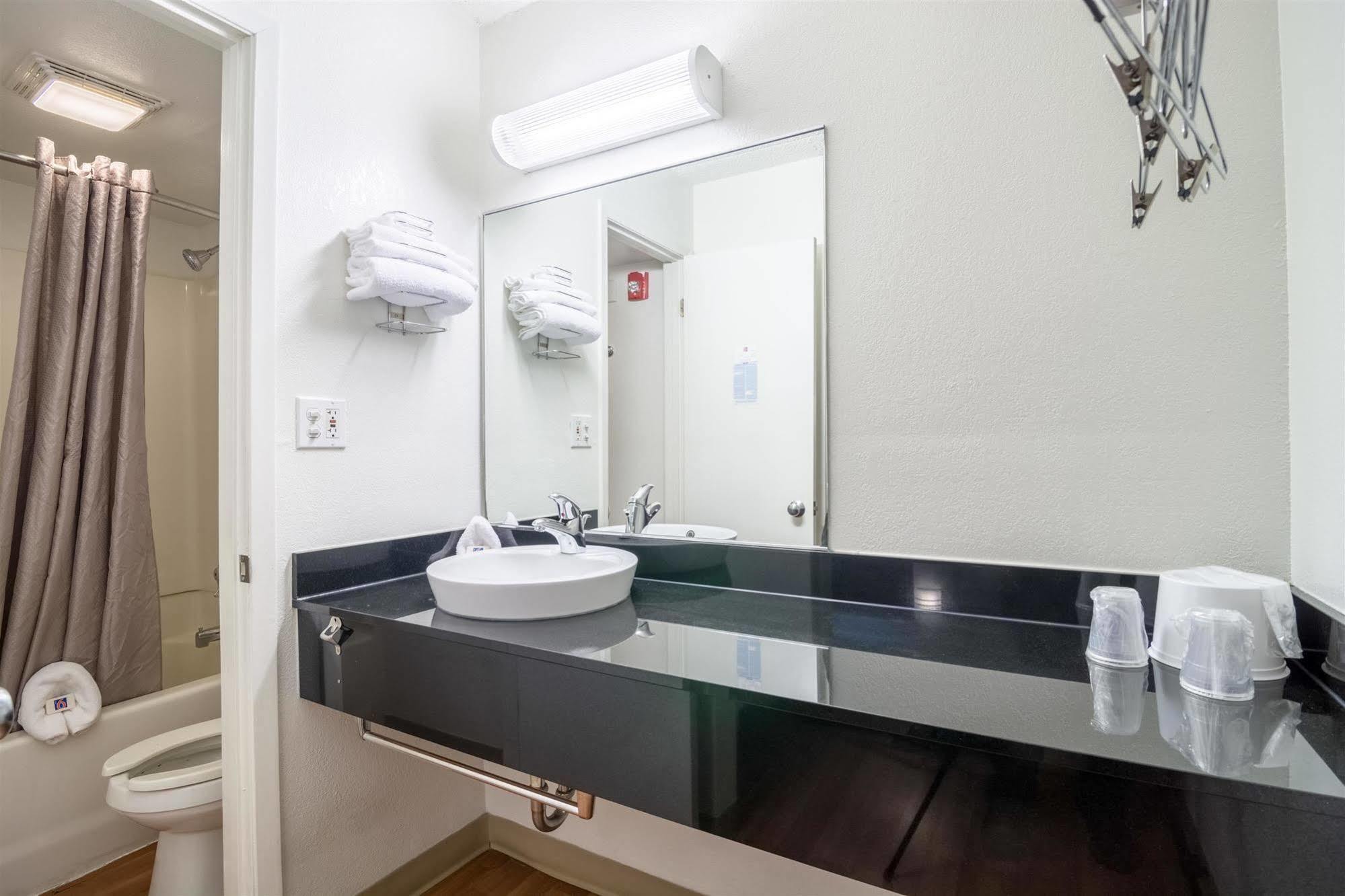 Motel 6 Chicago Southwest - Aurora Eksteriør bilde