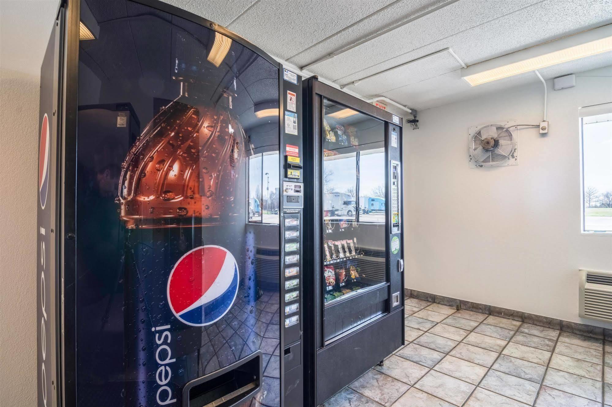 Motel 6 Chicago Southwest - Aurora Eksteriør bilde