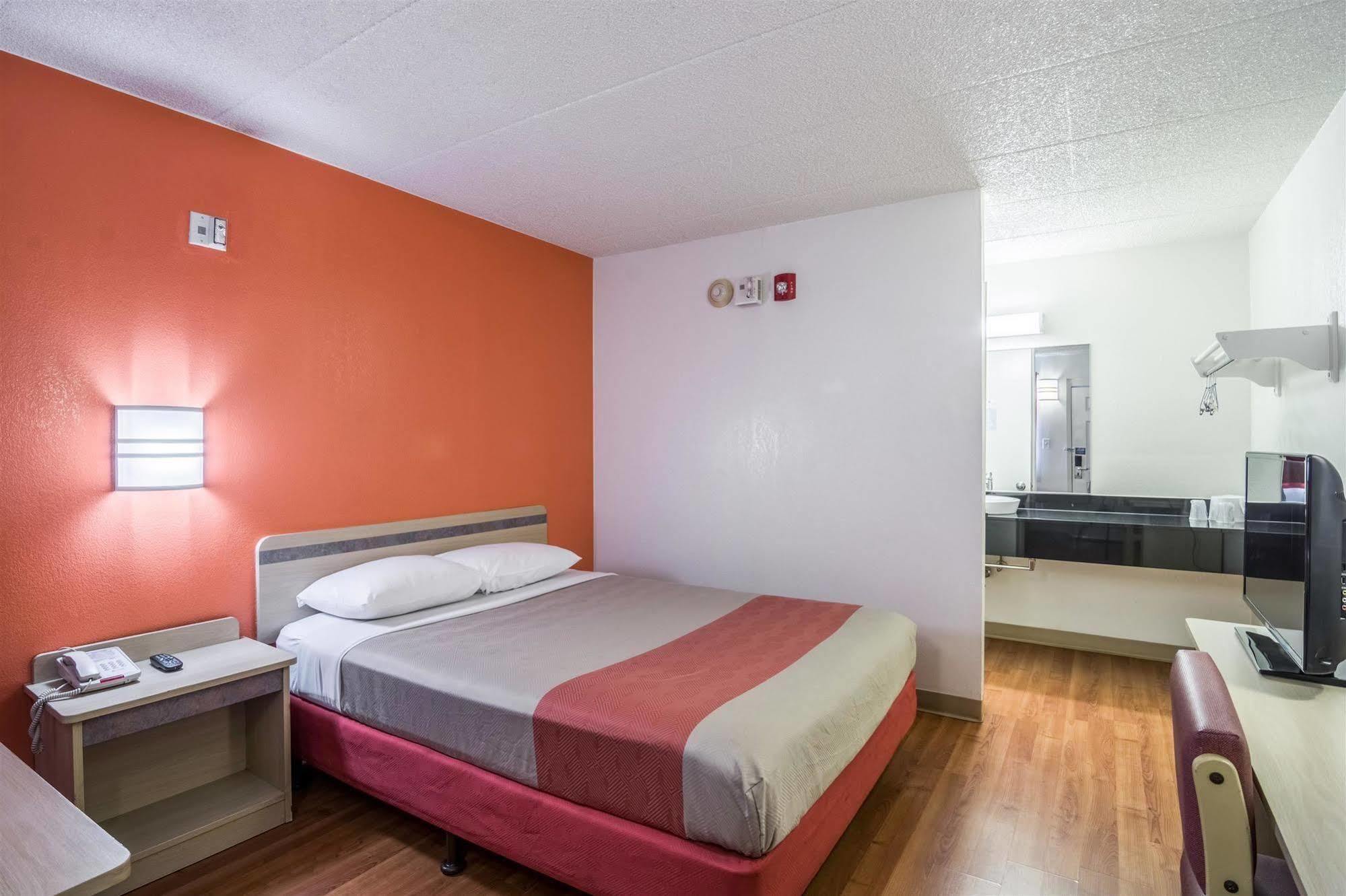 Motel 6 Chicago Southwest - Aurora Eksteriør bilde